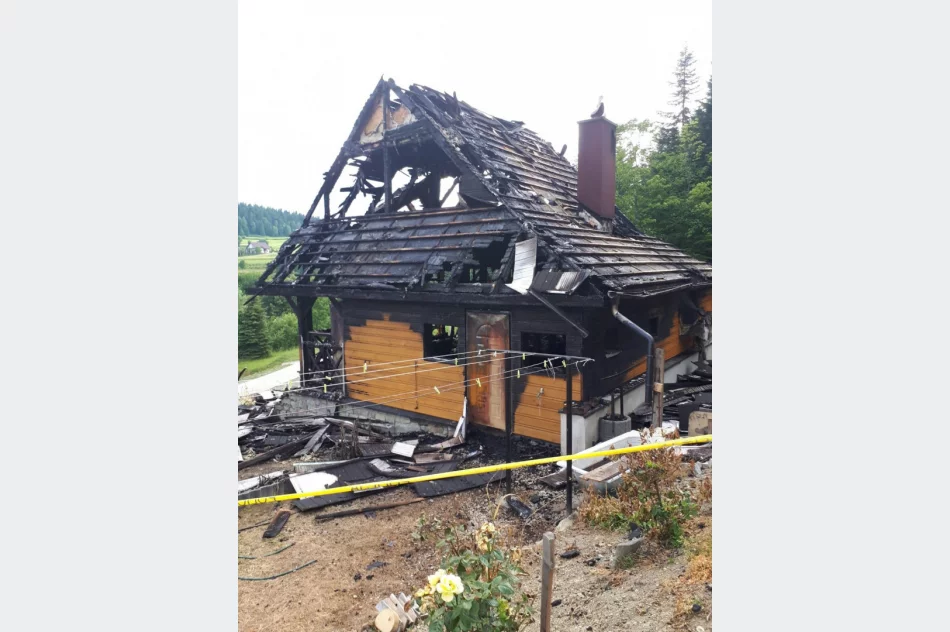 Spłonął drewniany dom - trwa zbiórka na rzecz pogorzelców - zdjęcie 2