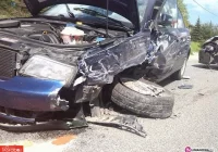 Zderzenie trzech aut - zjechał na lewy pas - zdjęcie główne