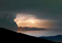 Ostrzeżenie meteorologiczne dla kraju: burze z gradem i silnym wiatrem - zdjęcie główne