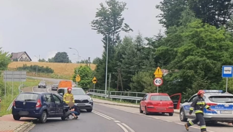 Zderzenie dwóch pojazdów na drodze wojewódzkiej - zdjęcie 1