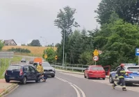 Zderzenie dwóch pojazdów na drodze wojewódzkiej - zdjęcie główne