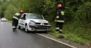 Samochód wypadł z drogi i dachował - zdjęcie 2