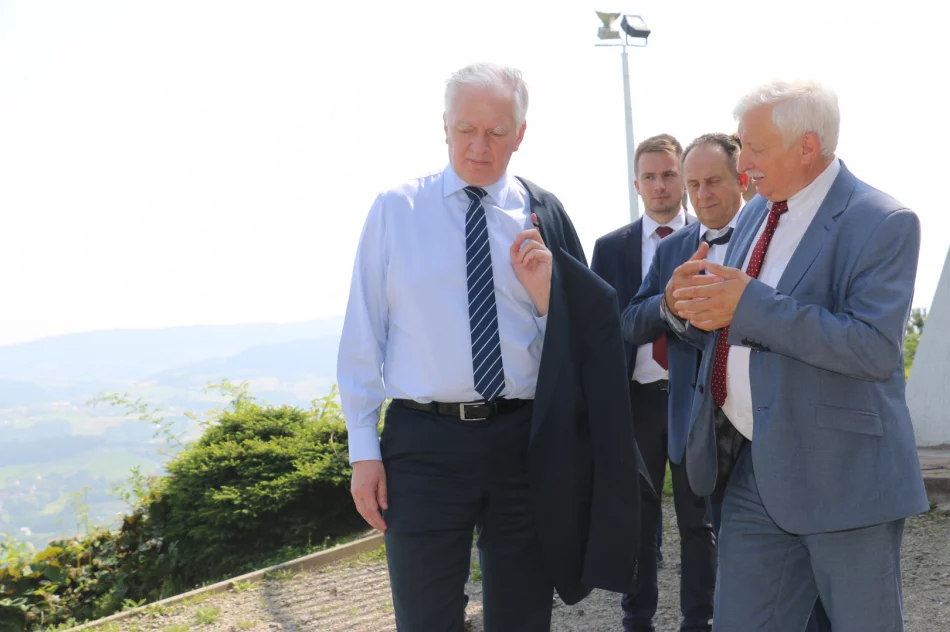 Wicepremier Jarosław  Gowin z wizytą w mieście Limanowa - zdjęcie 3