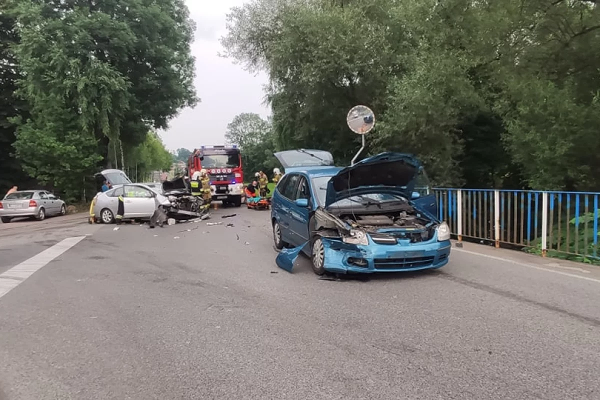 Jedna osoba trafiła do szpitala w wyniku zderzenia pojazdów