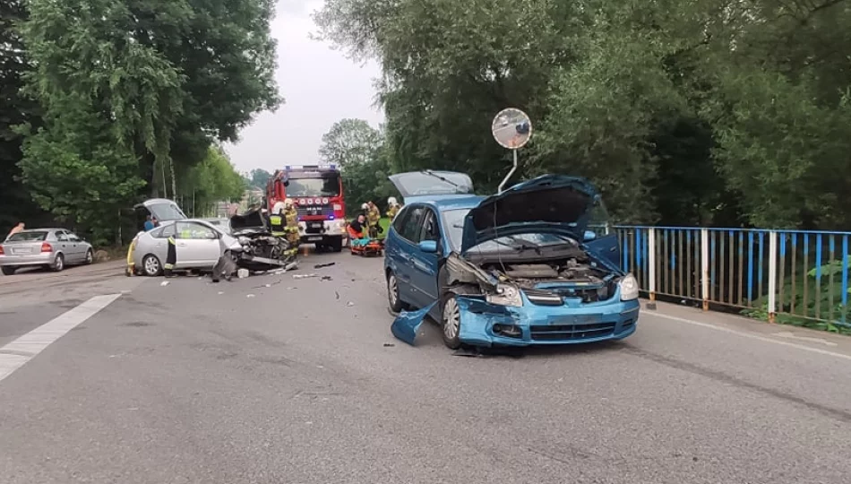 Jedna osoba trafiła do szpitala w wyniku zderzenia pojazdów - zdjęcie 1