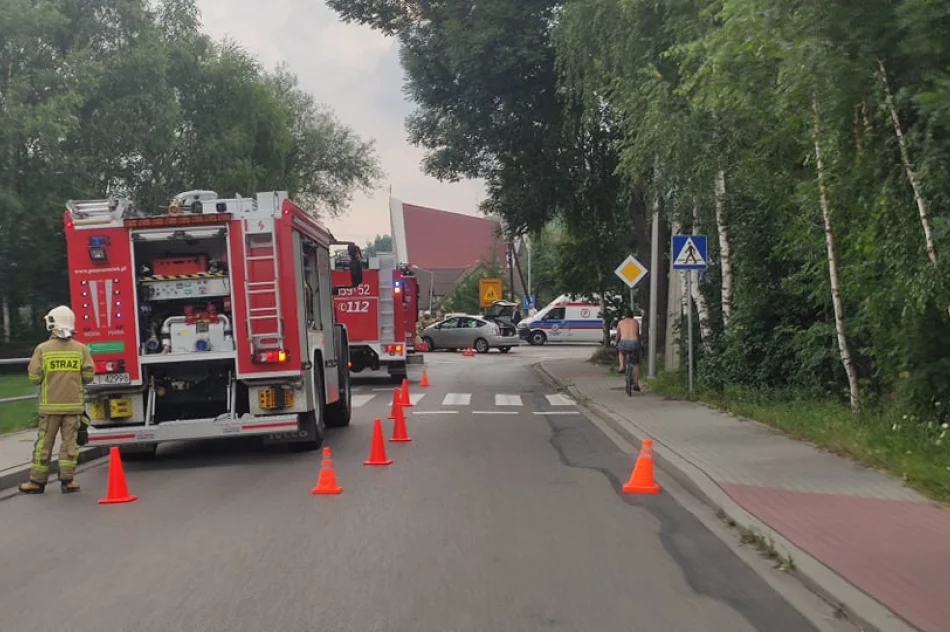 Jedna osoba trafiła do szpitala w wyniku zderzenia pojazdów - zdjęcie 4