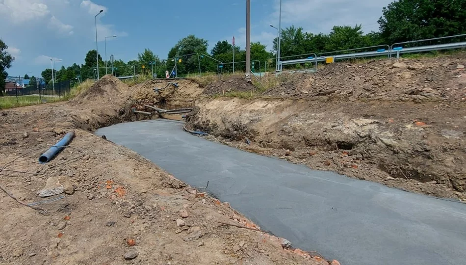 Postępują prace drogowe na terenie dawnej rafinerii - zdjęcie 1