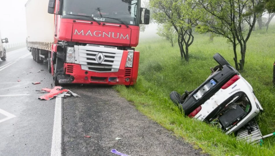 Zderzenie samochodu osobowego z TIR-em - zdjęcie 1