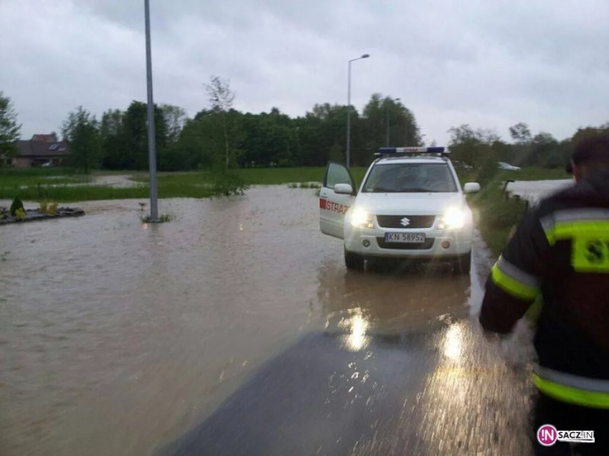 300 interwencji - podtopienia, osuwiska, ewakuacje