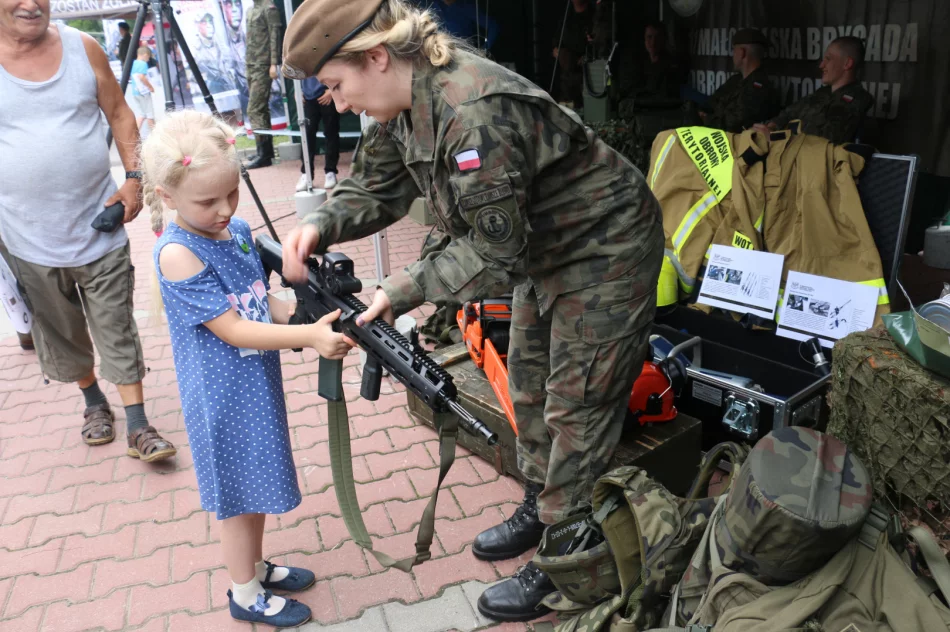 Piknik wojskowy MON – uroczyście podpisano list intencyjny ws. utworzenia batalionu WOT w Limanowej - zdjęcie 12