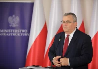 Adamczyk: nie lekceważymy alertów. Mieszkańcy powinni być "przygotowani nawet na konieczność ewakuacji”. Pożar budynku w Przyszowej - zdjęcie główne