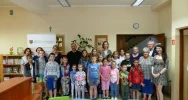 Wakacyjne spotkanie z aktorami w bibliotece - zdjęcie 3