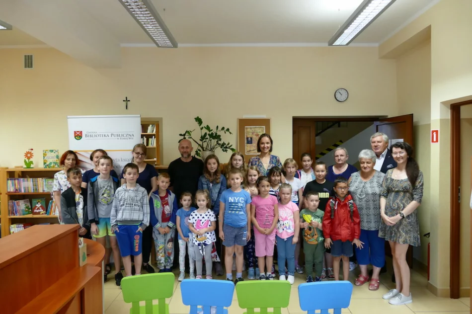 Wakacyjne spotkanie z aktorami w bibliotece - zdjęcie 3