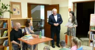 Wakacyjne spotkanie z aktorami w bibliotece - zdjęcie 4