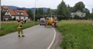 Czołowe zderzenie aut, dwie osoby poszkodowane. Wezwano śmigłowiec LPR - zdjęcie 3