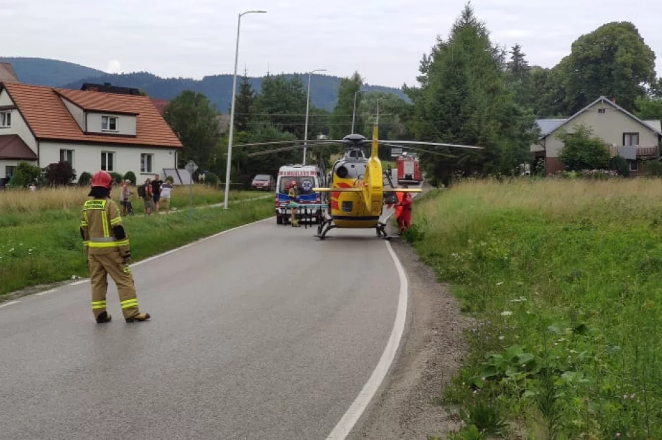 Czołowe zderzenie aut, dwie osoby poszkodowane. Wezwano śmigłowiec LPR - zdjęcie 3