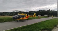 Czołowe zderzenie aut, dwie osoby poszkodowane. Wezwano śmigłowiec LPR - zdjęcie 4