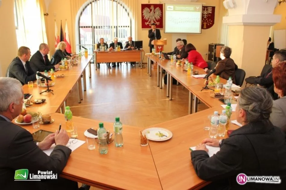 Strategia powiatu - ostro na sesji - zdjęcie 3