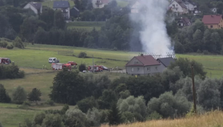 Strażacy walczą z pożarem zabudowań gospodarczych - zdjęcie 1