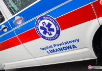 Paralotniarz zawisł na drzewie - zdjęcie główne