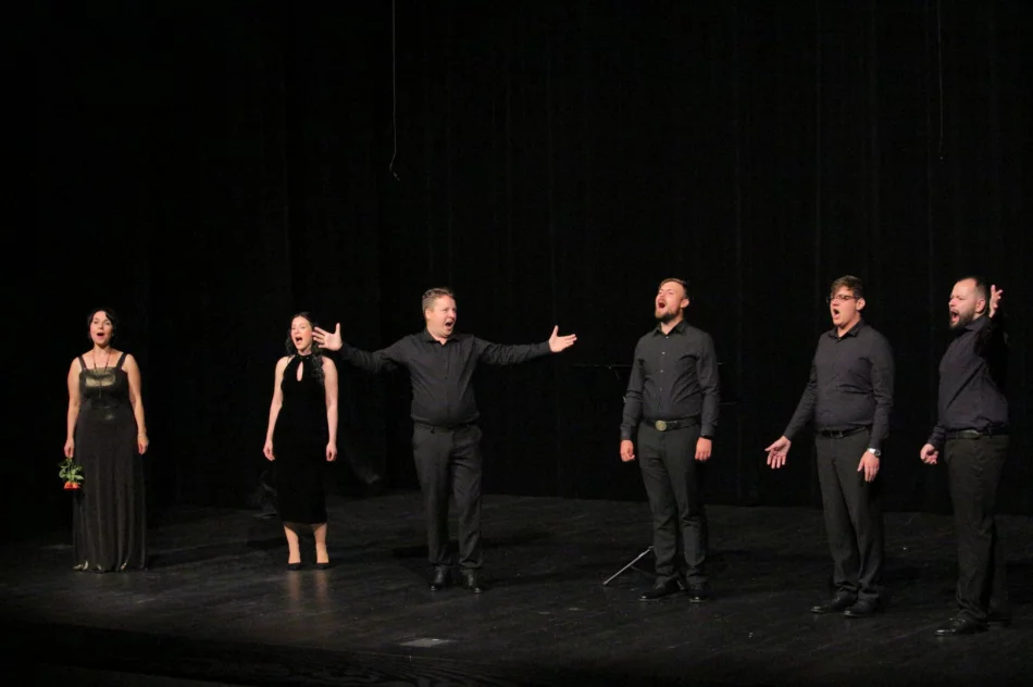 Ze sceny popłynęły dźwięki muzyki cerkiewnej oraz ukraińskiej muzyki ludowej - zdjęcie 5