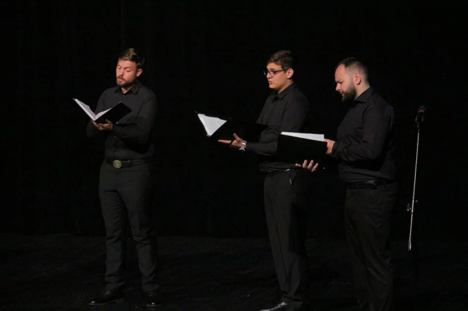 Ze sceny popłynęły dźwięki muzyki cerkiewnej oraz ukraińskiej muzyki ludowej - zdjęcie 7