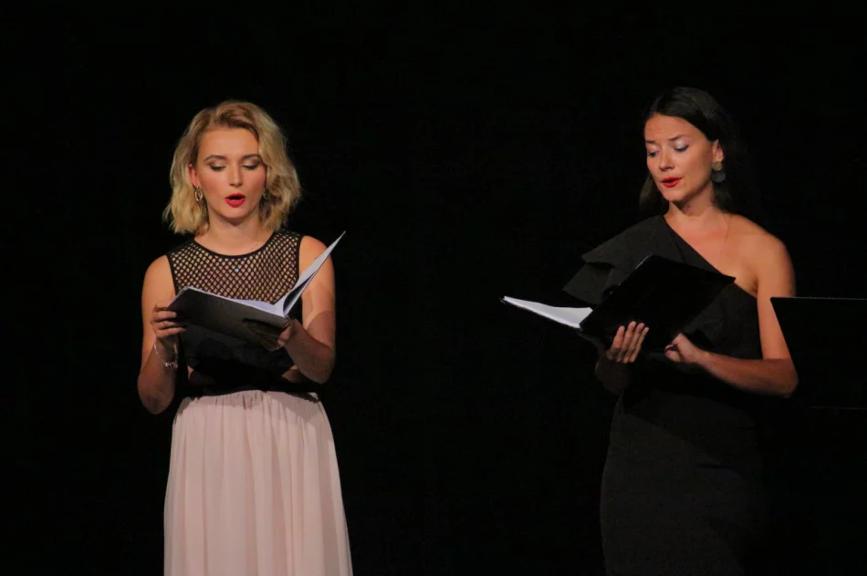 Ze sceny popłynęły dźwięki muzyki cerkiewnej oraz ukraińskiej muzyki ludowej - zdjęcie 11