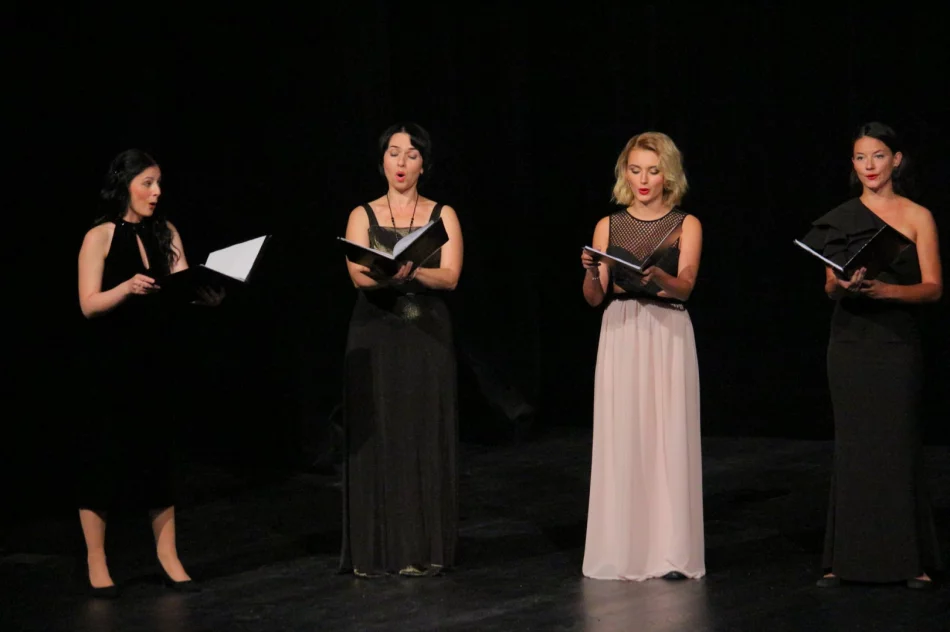 Ze sceny popłynęły dźwięki muzyki cerkiewnej oraz ukraińskiej muzyki ludowej - zdjęcie 12