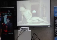 Barbarzyńska mistyfikacja w ogrodzie - zdjęcie główne