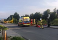 Zderzenie samochodu i motoroweru. Ucierpiało dwóch nastolatków, lądował LPR - zdjęcie główne