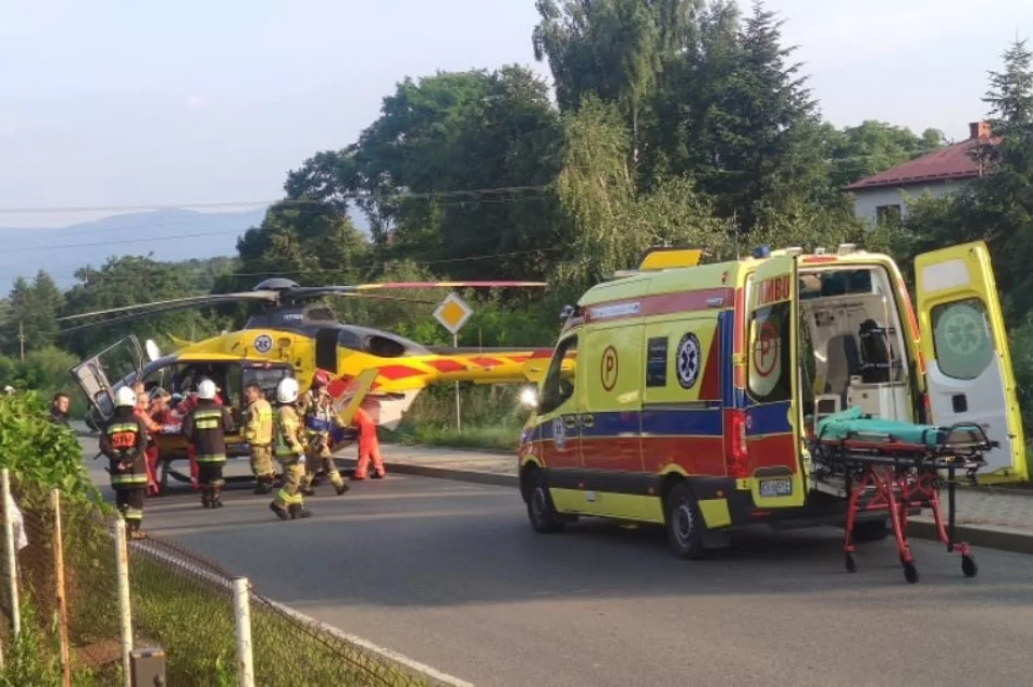 Zderzenie samochodu i motoroweru. Ucierpiało dwóch nastolatków, lądował LPR - zdjęcie 2