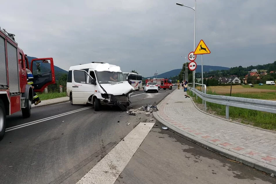 Groźnie wyglądające zdarzenie z udziałem czterech pojazdów - zdjęcie 2