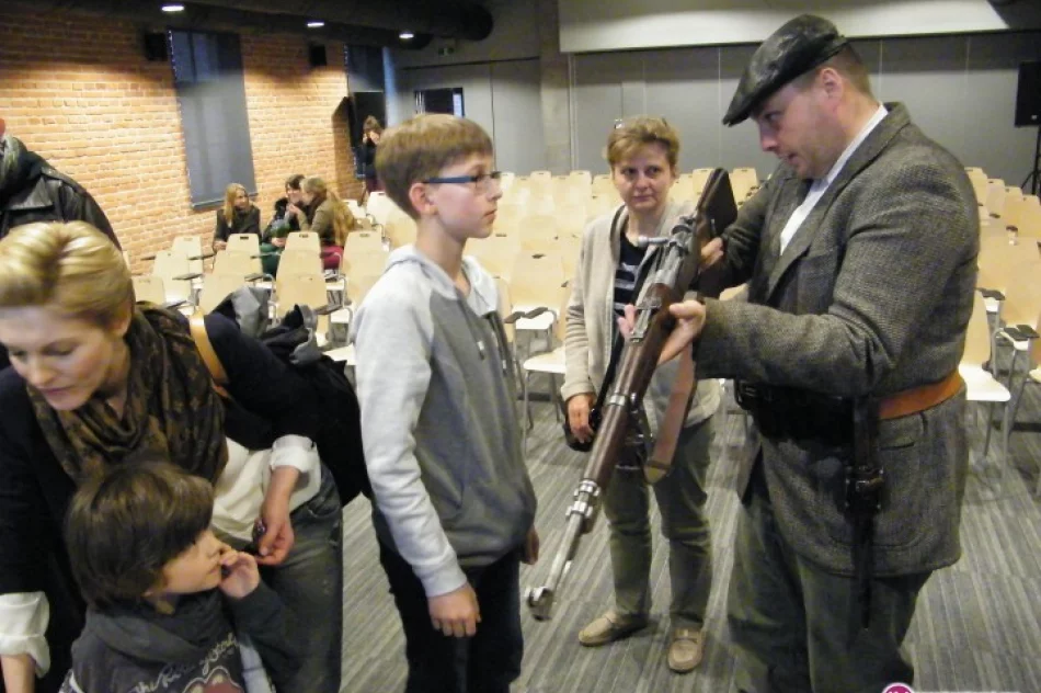 Zbrojnie opanowali Muzeum na jeden dzień - zdjęcie 2