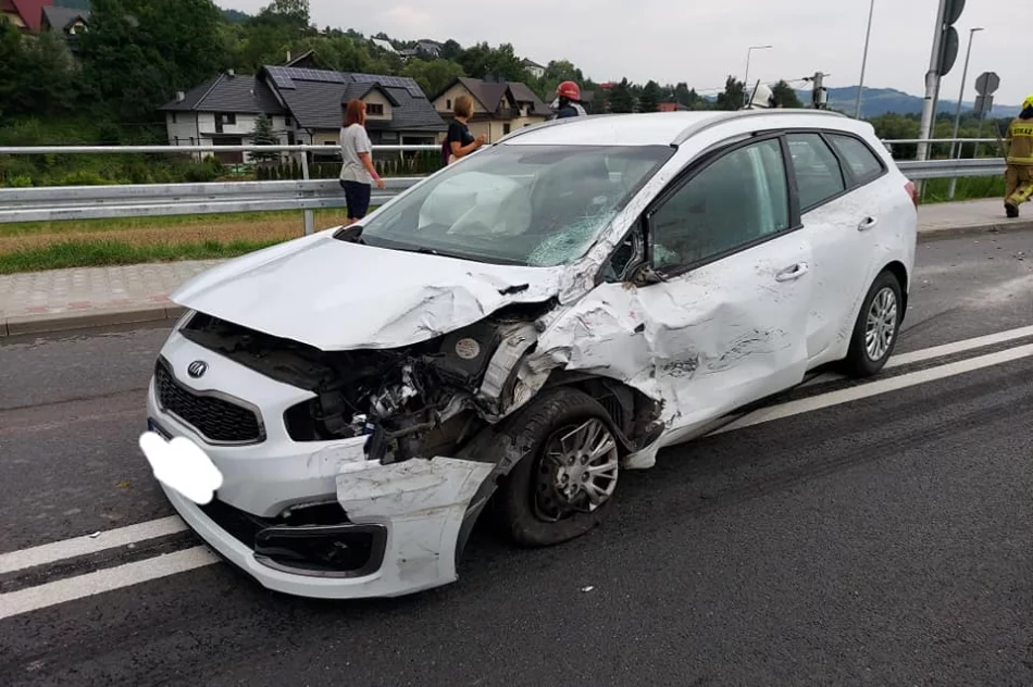 Groźnie wyglądające zdarzenie z udziałem czterech pojazdów - zdjęcie 3
