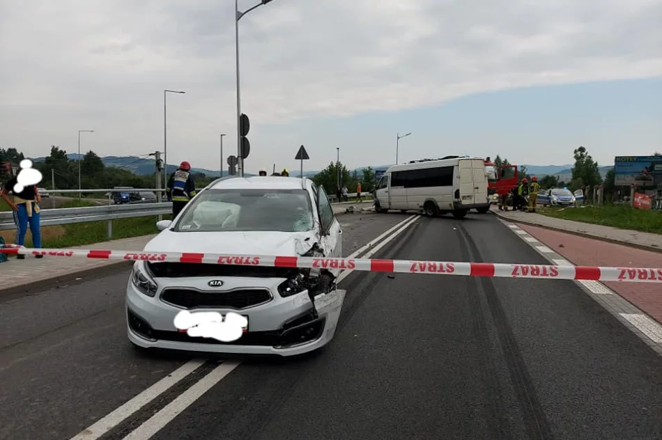 Groźnie wyglądające zdarzenie z udziałem czterech pojazdów - zdjęcie 5