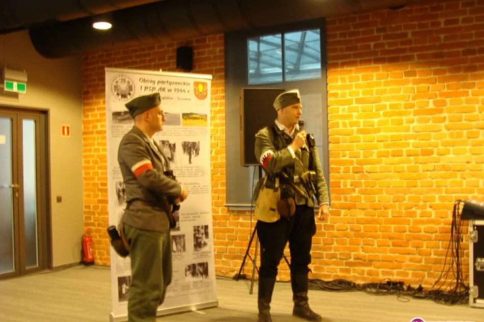 Zbrojnie opanowali Muzeum na jeden dzień - zdjęcie 3