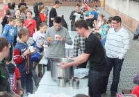 Ponad 400 osób uczestniczyło w „Mini-Emaus' - zdjęcie główne