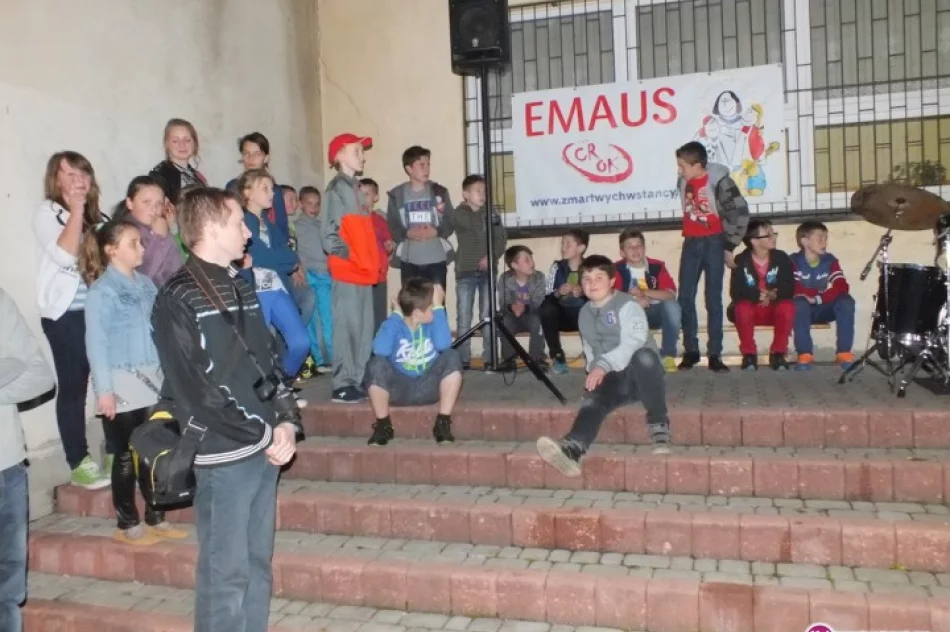 Ponad 400 osób uczestniczyło w „Mini-Emaus' - zdjęcie 2