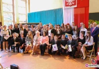 Maturzyści opuścili szkolne mury - zdjęcie główne