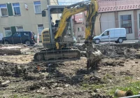 Uszkodzenie wodociągu podczas prac na skrzyżowaniu - zdjęcie główne