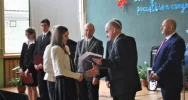 Maturzyści opuścili szkolne mury - zdjęcie 3