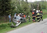 Toyota wpadła do rowu. 3 osoby trafiły do szpitala - zdjęcie główne