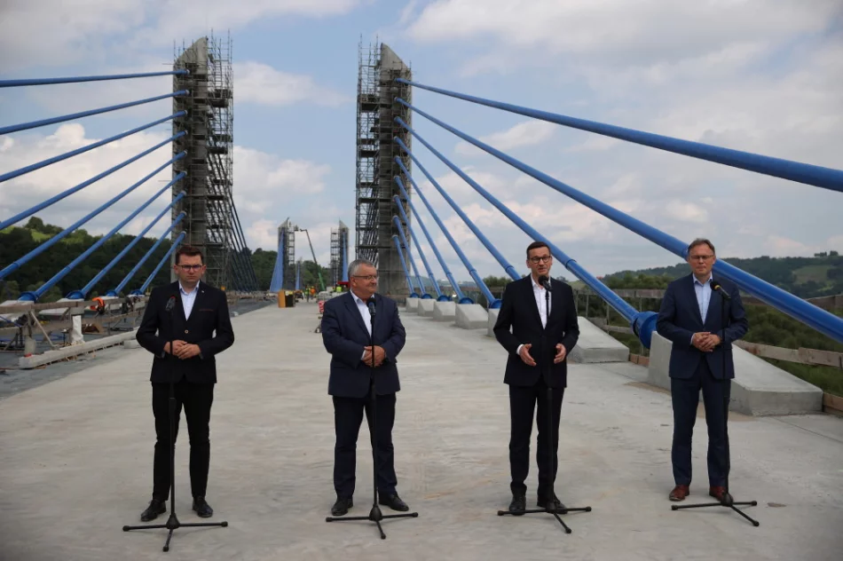 Premier w Starym Sączu przedstawiał "Polski Ład", a w Kurowie wizytował budowany most - zdjęcie 2
