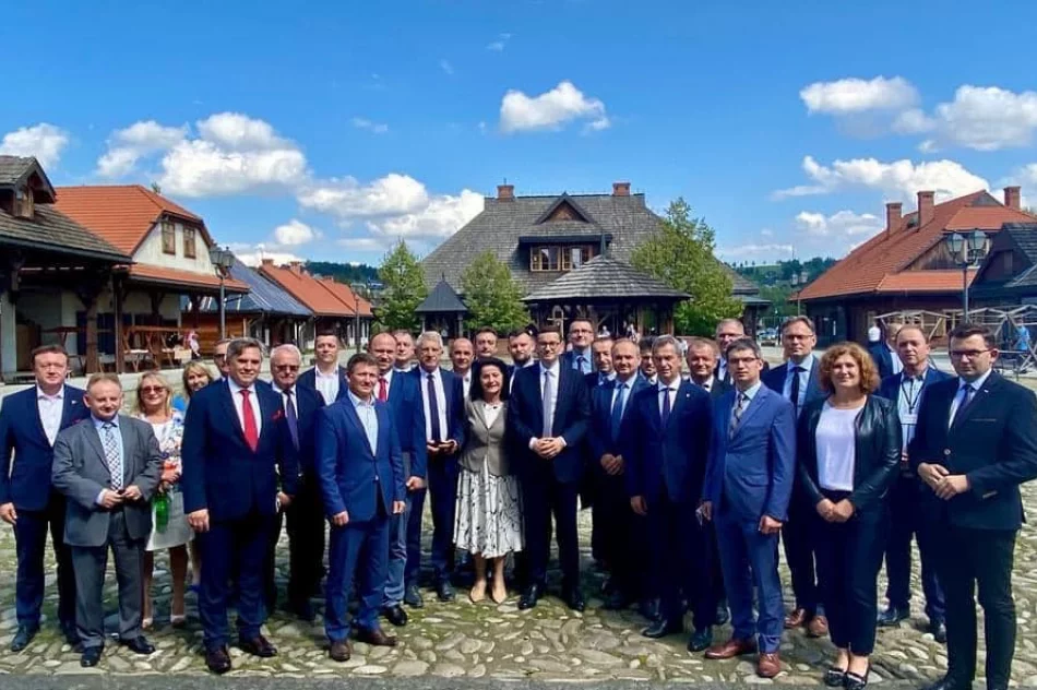 Premier w Starym Sączu przedstawiał "Polski Ład", a w Kurowie wizytował budowany most - zdjęcie 3