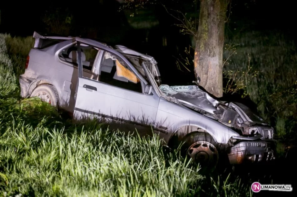 BMW uderzyło w drzewo, kierowca był pijany - zdjęcie 4