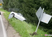 Samochód wypadł z drogi, kierowca pijany - zdjęcie główne