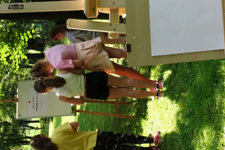 WYOBRAŹNIA PRZESZŁOŚCI – plenerowe warsztaty edukacyjno-artystyczne w Muzeum Regionalnym Ziemi Limanowskiej - zdjęcie 13