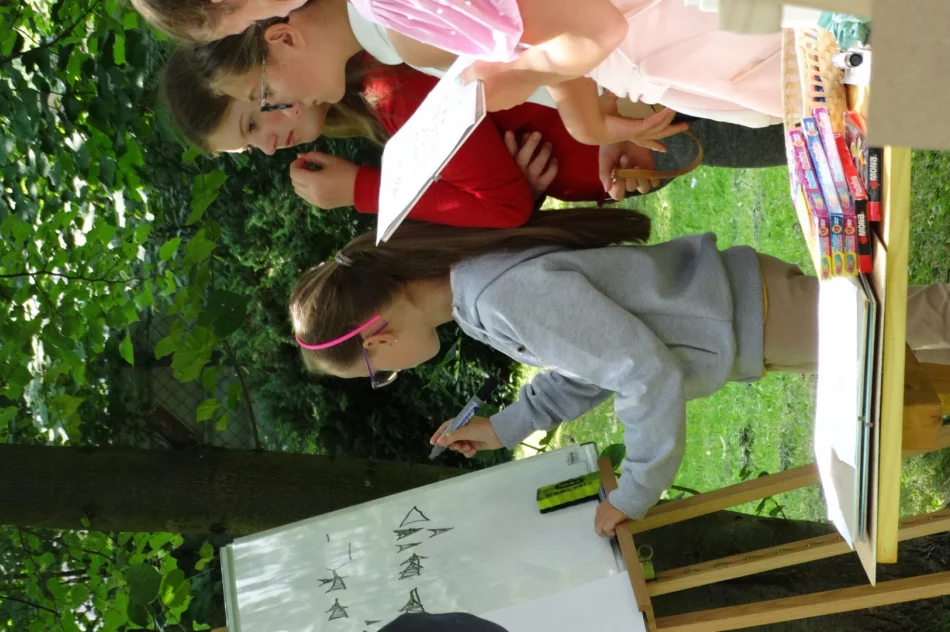 WYOBRAŹNIA PRZESZŁOŚCI – plenerowe warsztaty edukacyjno-artystyczne w Muzeum Regionalnym Ziemi Limanowskiej - zdjęcie 15