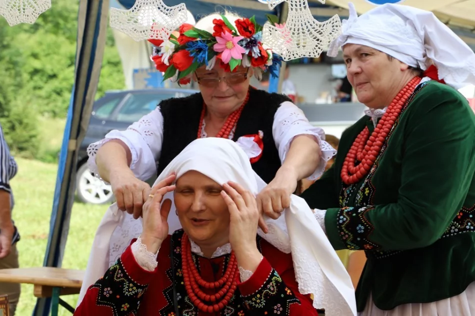 Wielkie święto folkloru z nagrodami dla KGW. Zabawę przerwała pogoda - zdjęcie 4
