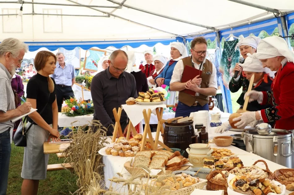 Wielkie święto folkloru z nagrodami dla KGW. Zabawę przerwała pogoda - zdjęcie 6